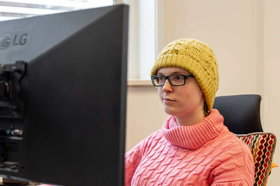Cold Banana employee working at her desk on CB Marketing.